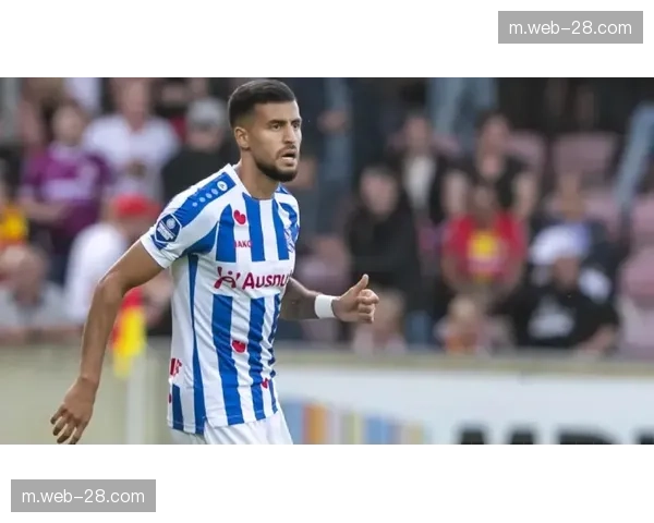 海伦芬面对费耶诺德采用深度防守，反击依赖贝伦斯个人速度但支援不足